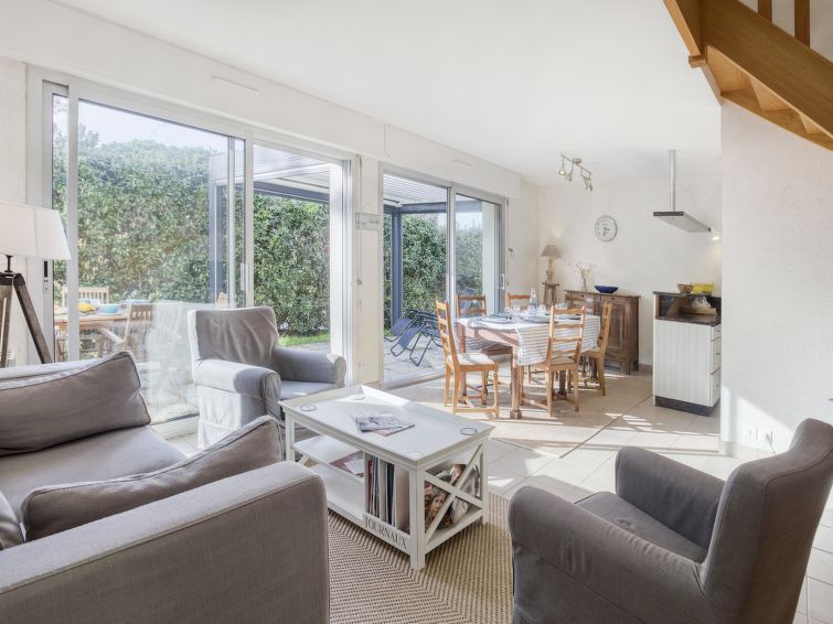 Search and Stay destination Carnac, Bretagne - France from AU$ 368. Maison Pauline