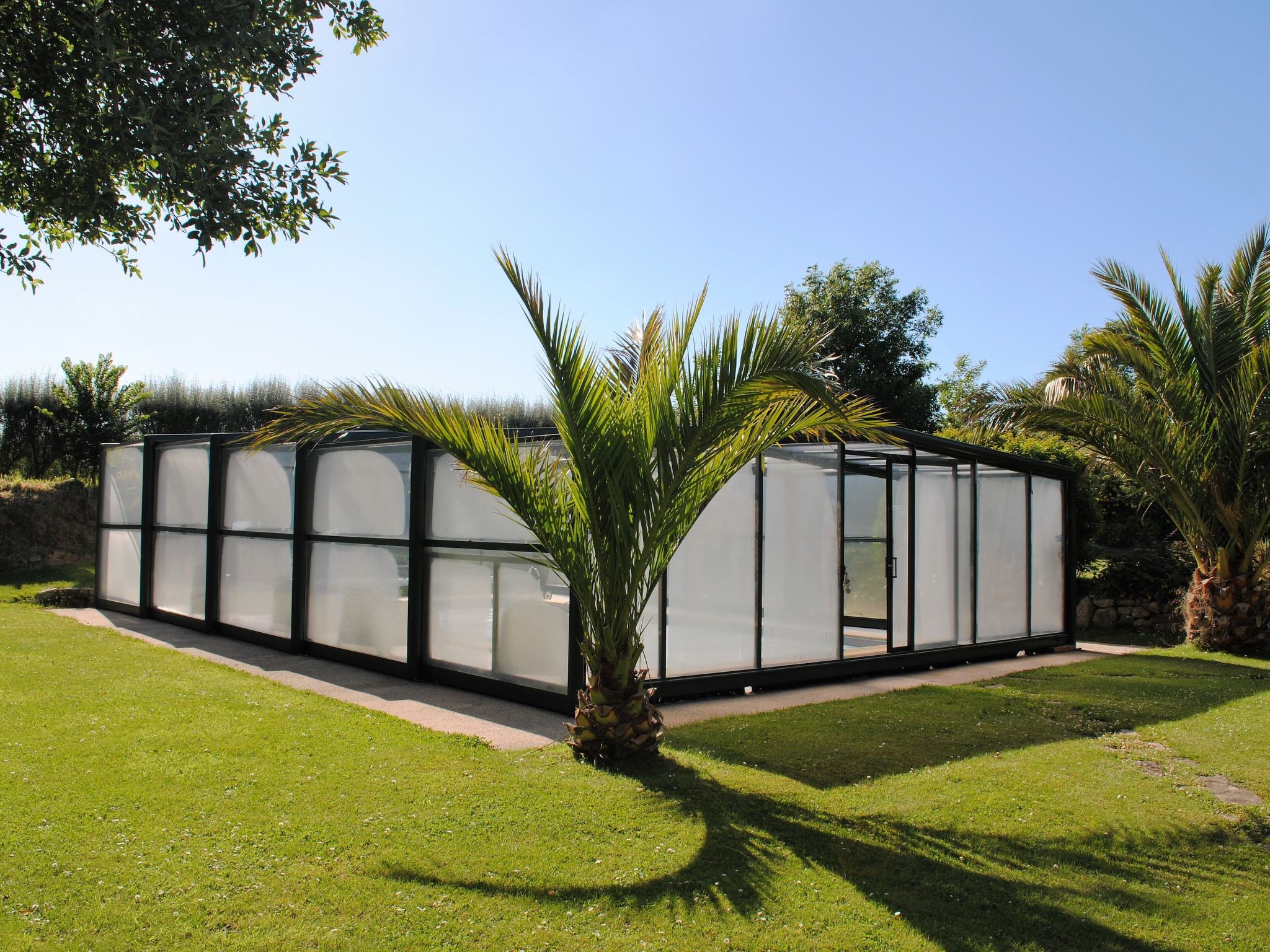 Großes Haus mit überdachtem und beheiztem Swimmingpool-Binnen