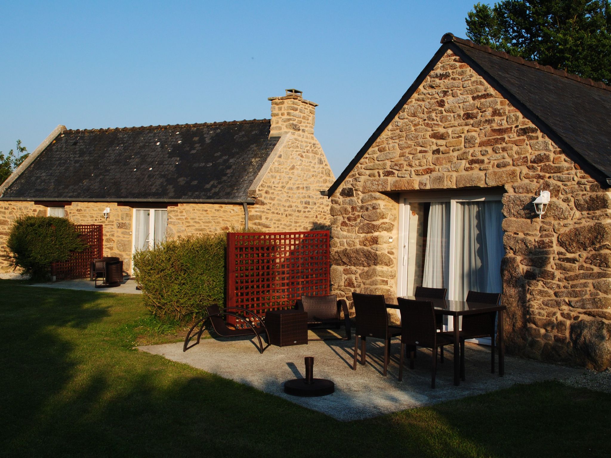 Großes Haus mit überdachtem und beheiztem Swimmingpool-Binnen