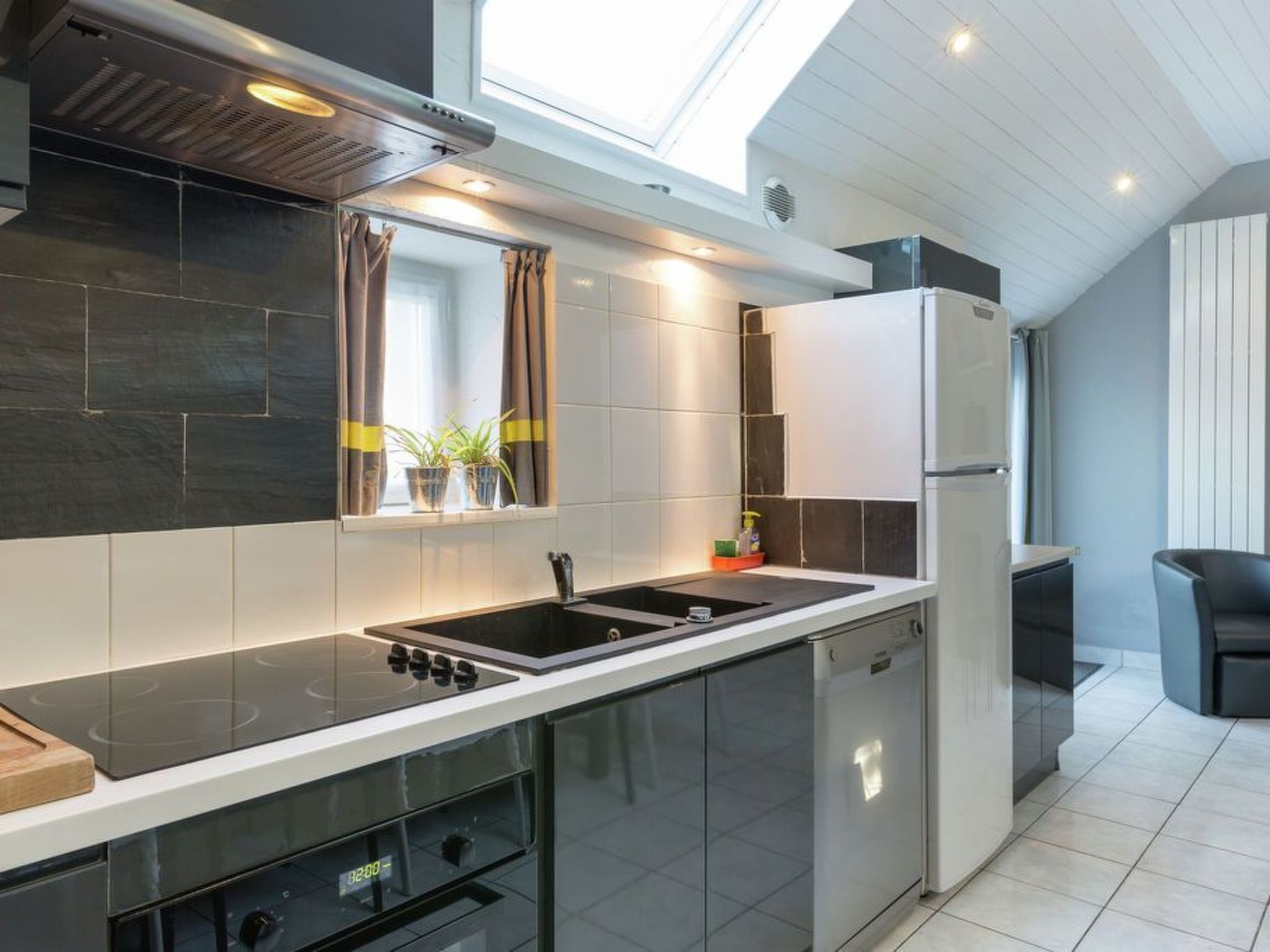 Großes Haus mit überdachtem und beheiztem Swimmingpool-Binnen