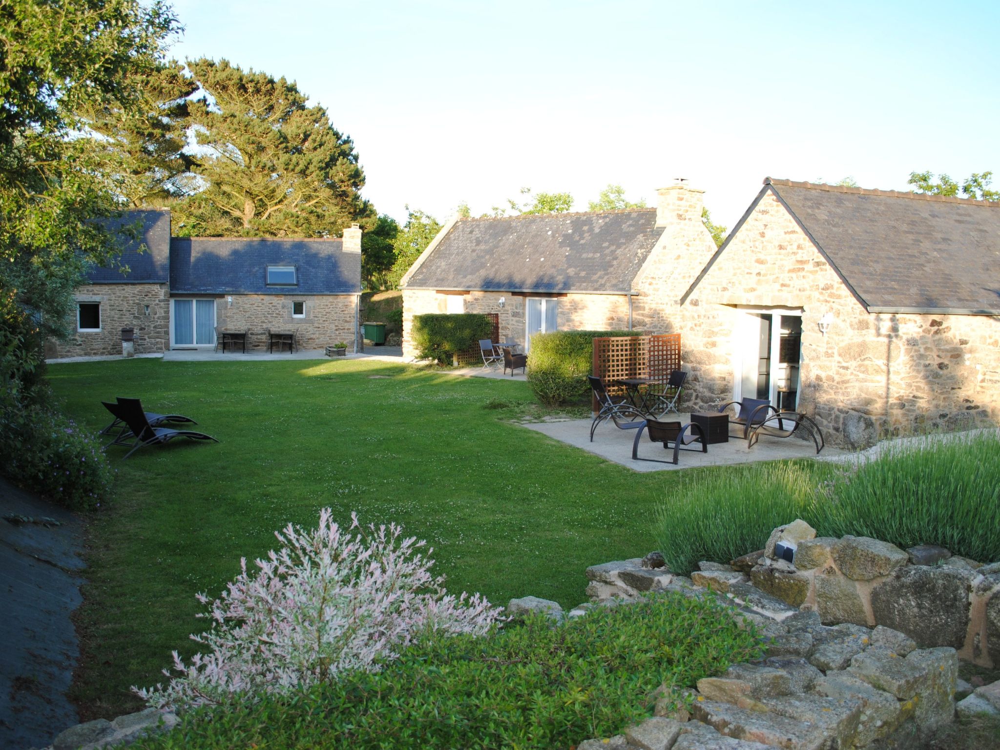 Großes Haus mit überdachtem und beheiztem Swimmingpool-Binnen
