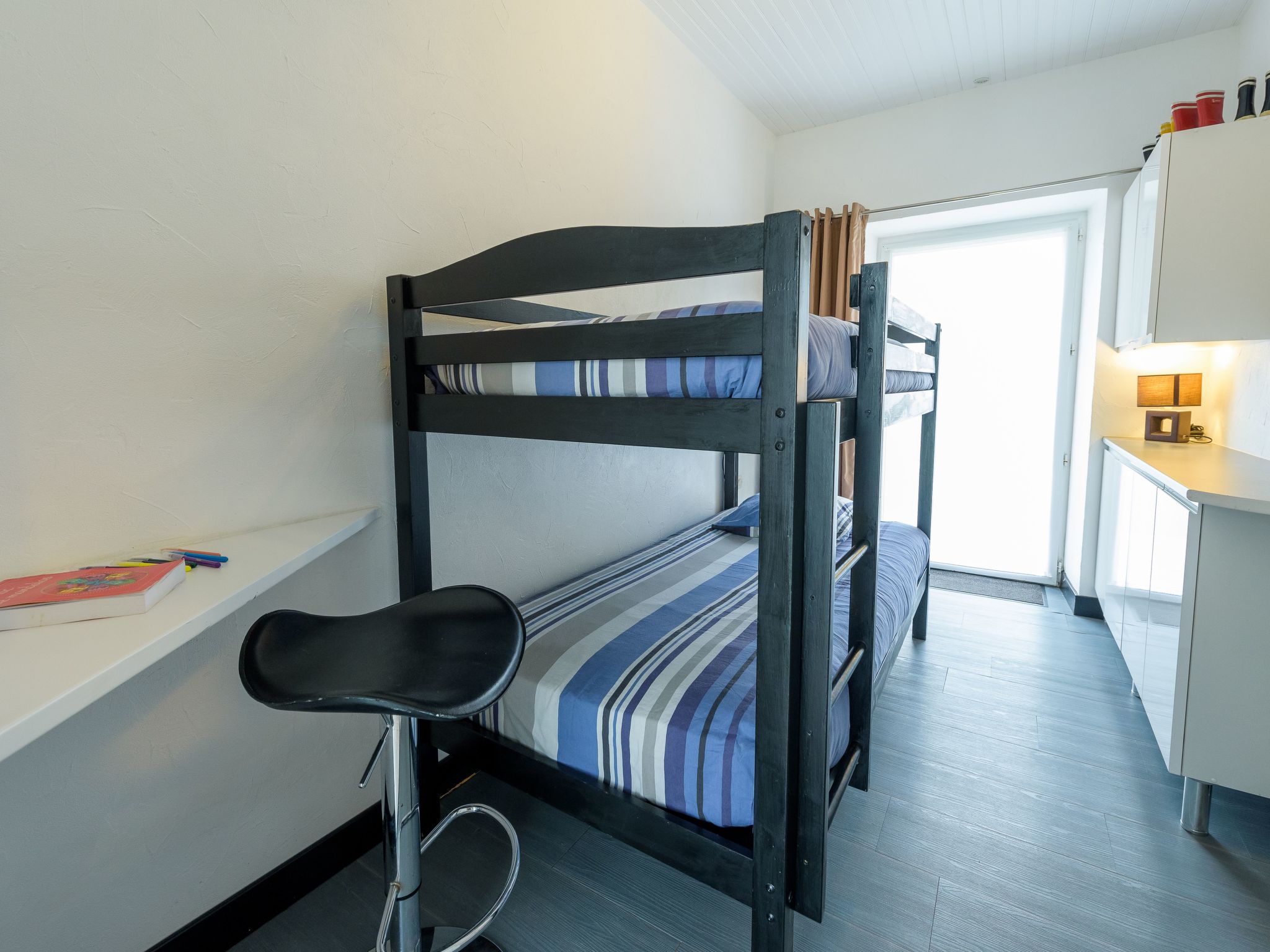 Großes Haus mit überdachtem und beheiztem Swimmingpool-Binnen