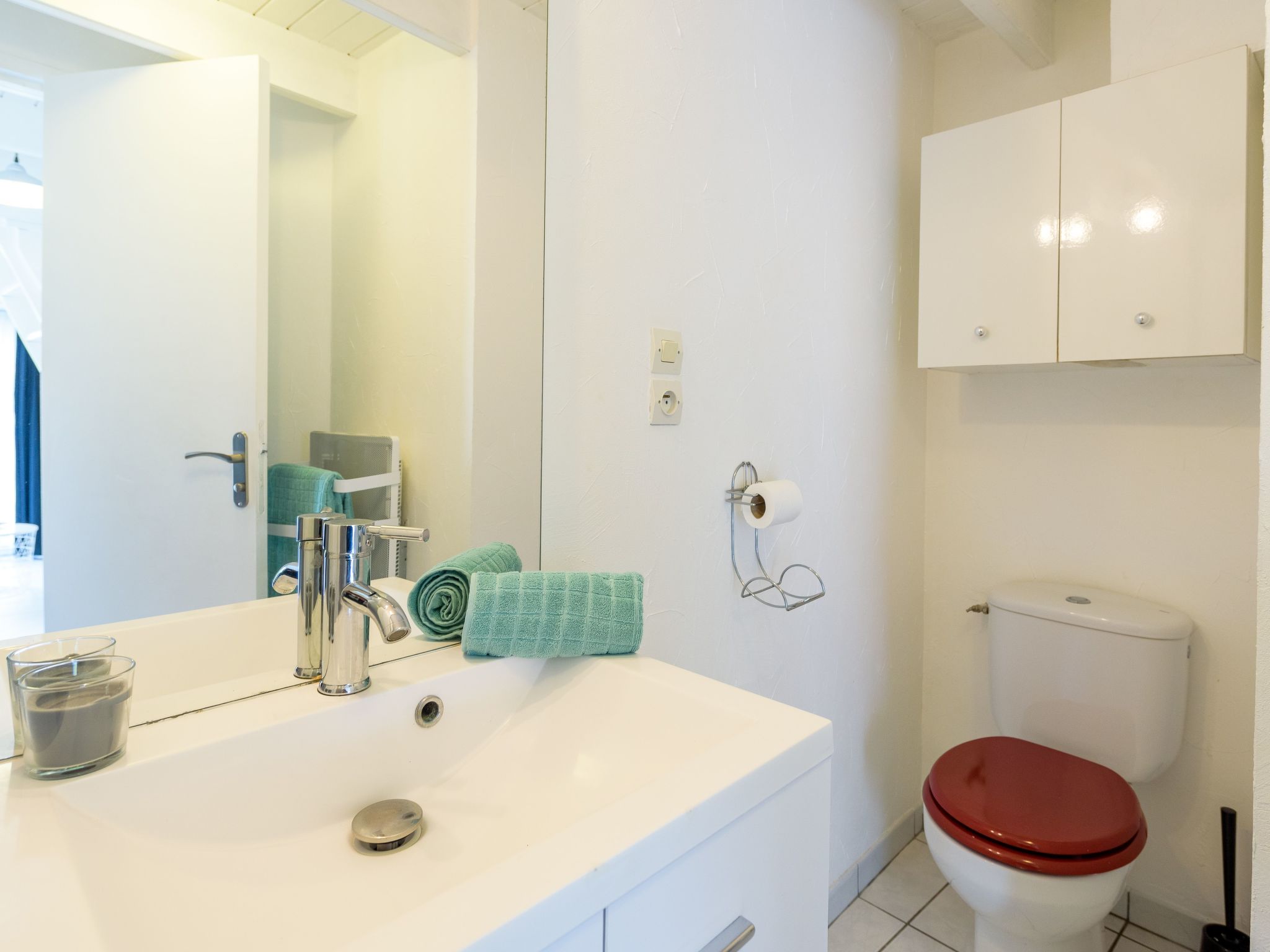 Großes Haus mit überdachtem und beheiztem Swimmingpool-Binnen