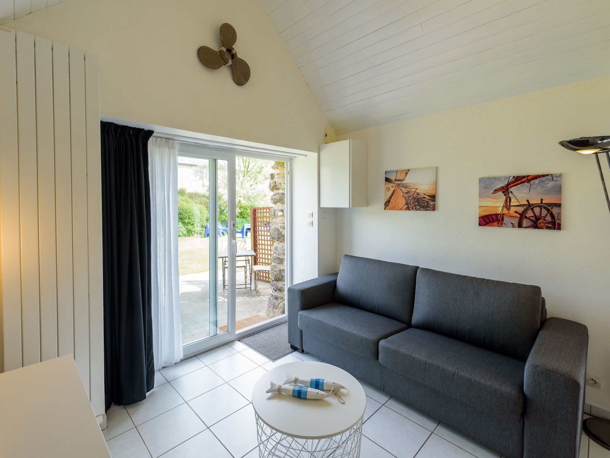 Großes Haus mit überdachtem und beheiztem Swimmingpool-Binnen