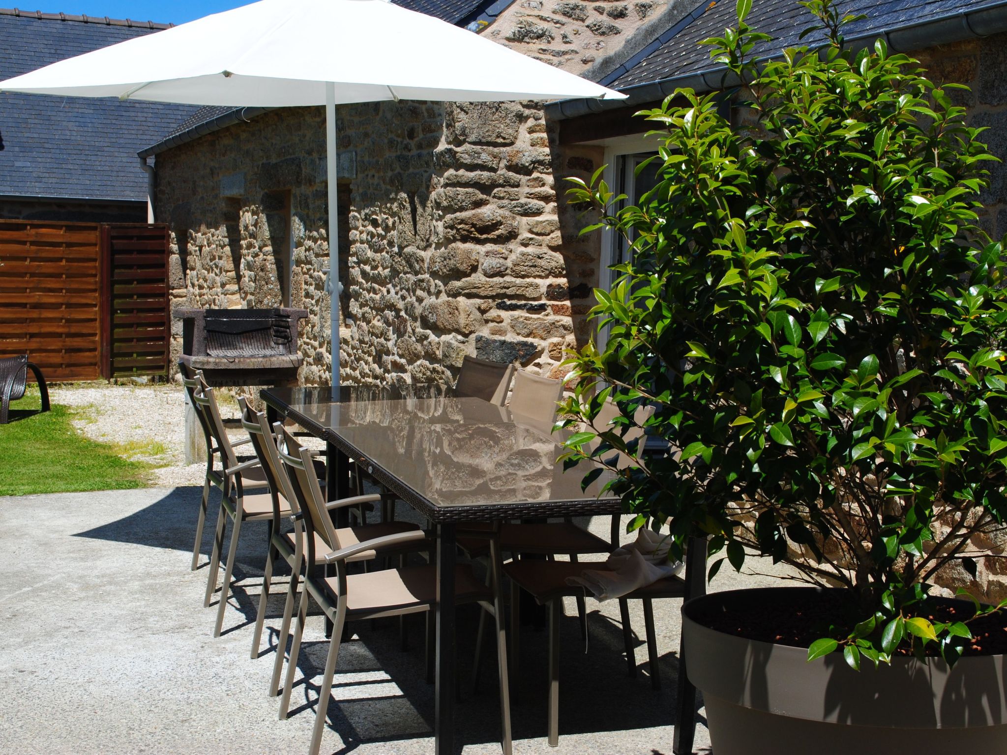 Großes Haus mit überdachtem und beheiztem Swimmingpool-Binnen