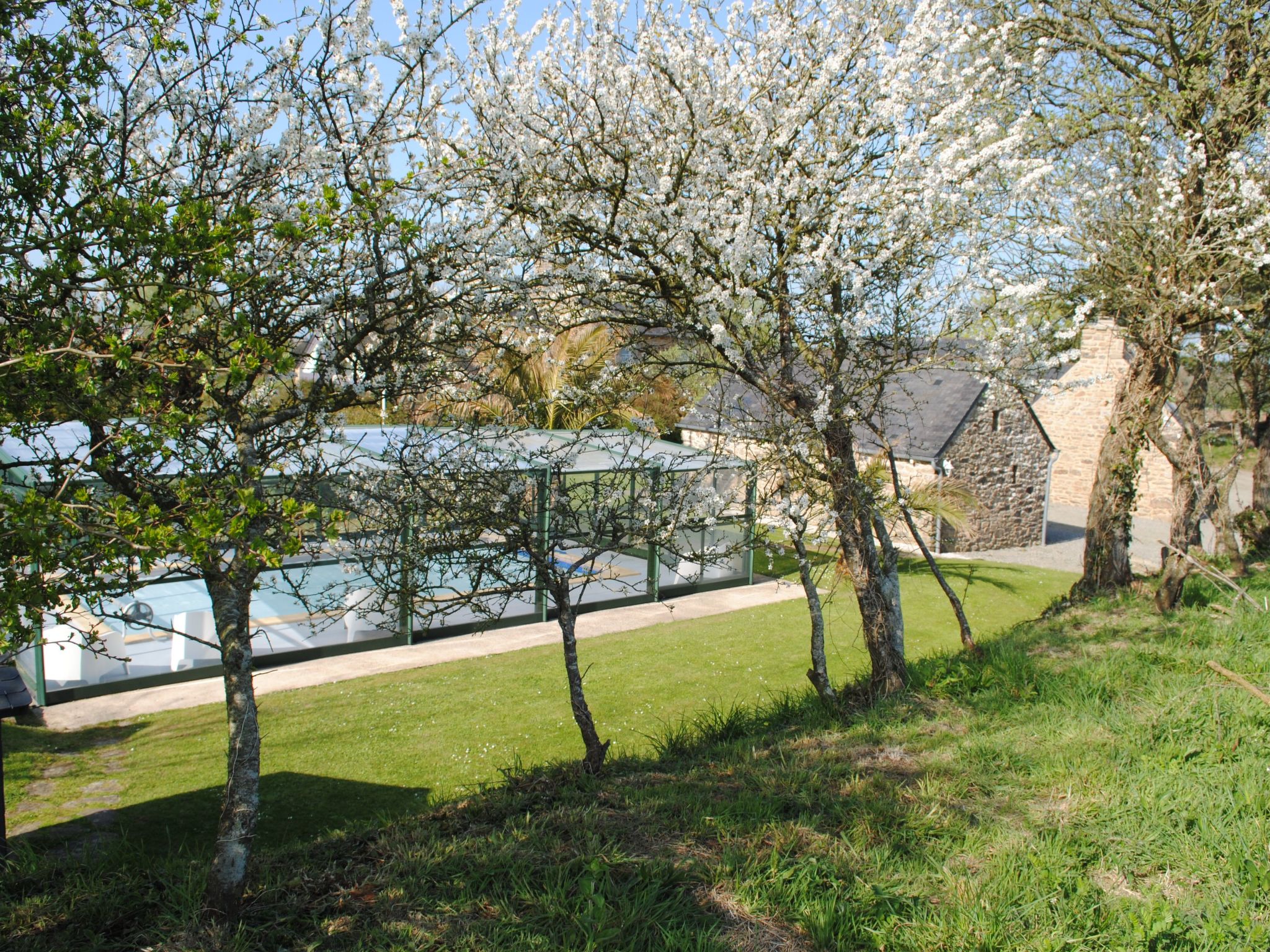Großes Haus mit überdachtem und beheiztem Swimmingpool-Binnen