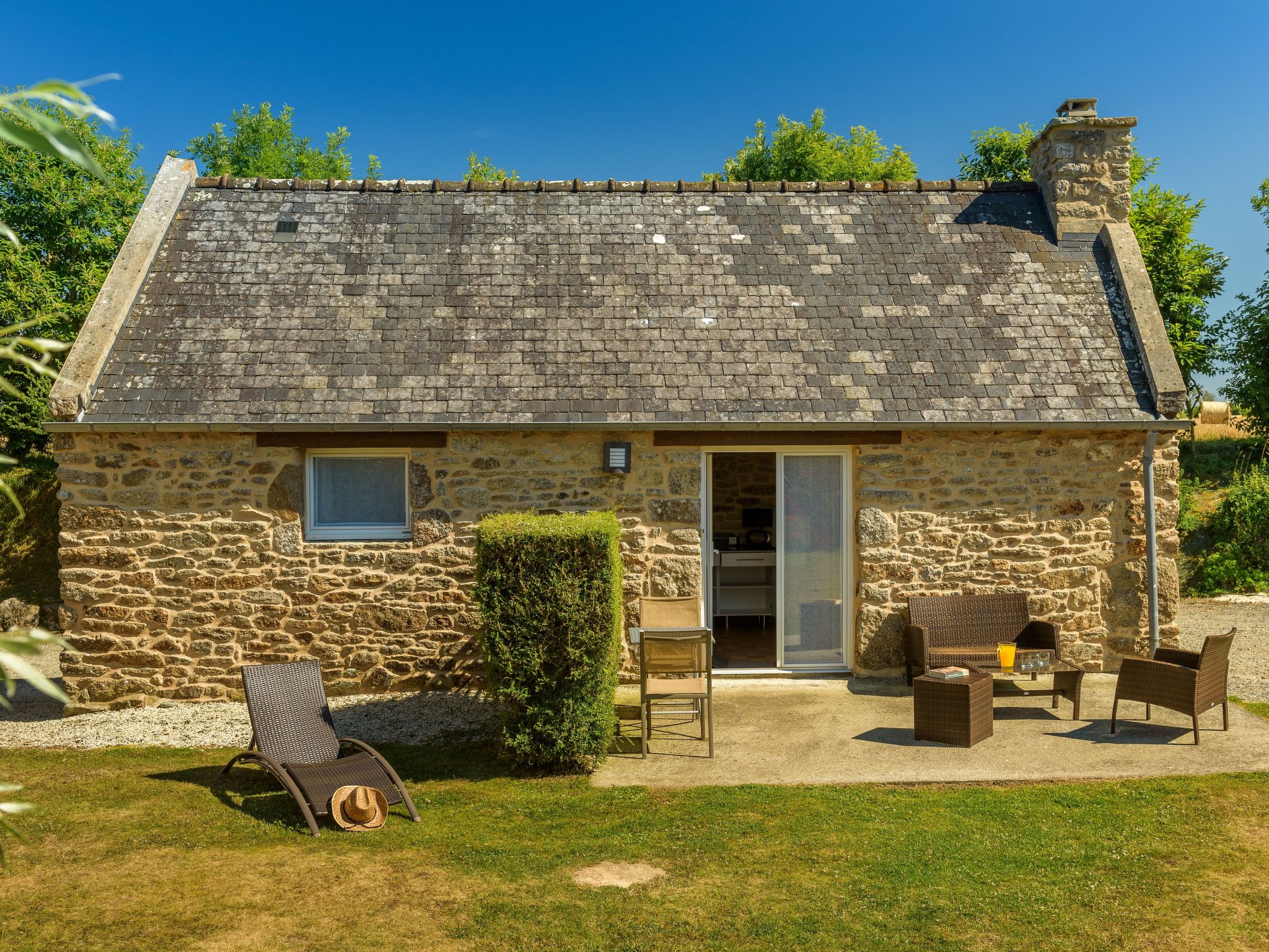 Großes Haus mit überdachtem und beheiztem Swimmingpool-Binnen