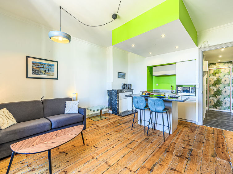 "Keriolet", appartement 1-kamer 27 m2 op de 2e verdieping. Comfortabel ingericht: woon-/eetkamer met 1 2-pers divanbed (1 x 140 cm, lengte 190 cm). Open keuken (2-pits kookplaat, broodrooster, waterko..