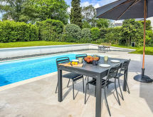 La Tour Bourgerel avec piscine