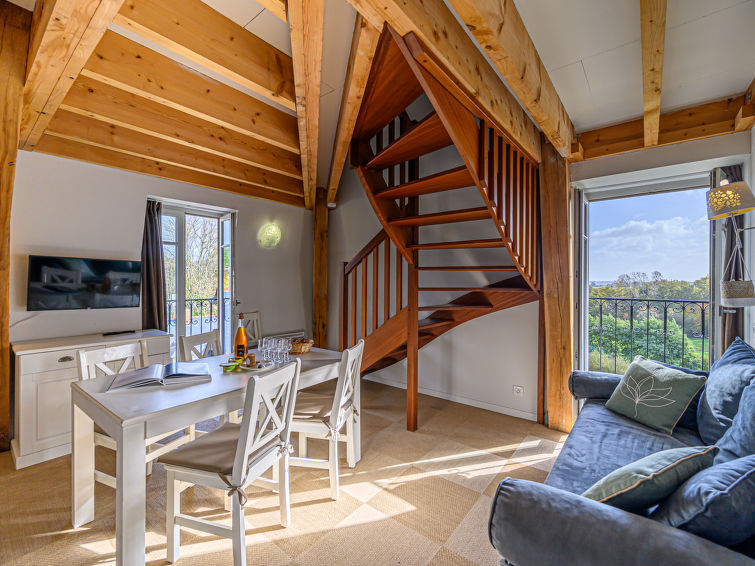 6-persoons studio met verwarmd zwembad in Le Château de Kergonano, Baden in Baden