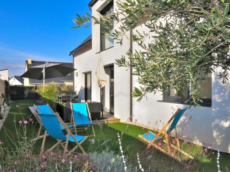 Search and Stay destination Arzon, Bretagne - France from AU$ 272. Villa Lanka