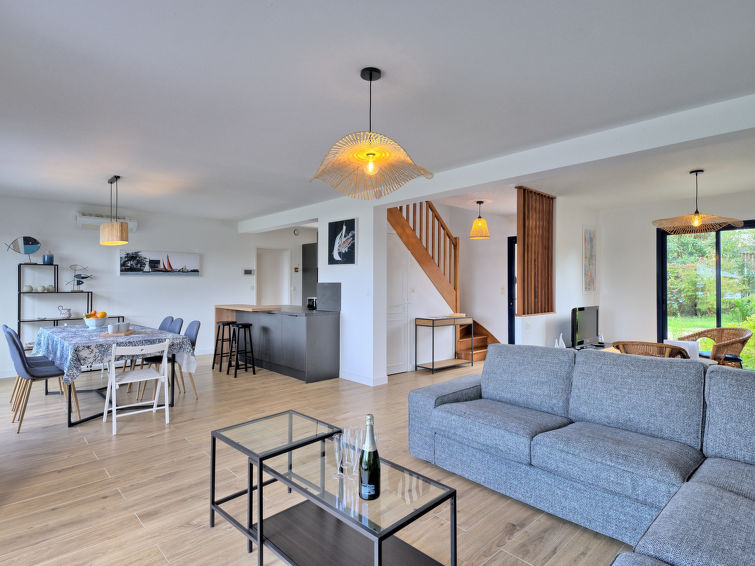 Search and Stay destination Arzon, Bretagne - France from AU$ 387. Maison rénovée avec belle vue Mer