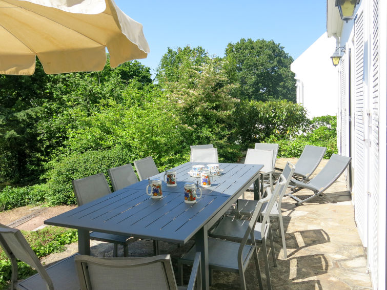 Search and Stay destination Mesquer, Pays de la Loire - France from AU$ 214. Stergann (MEQ301)