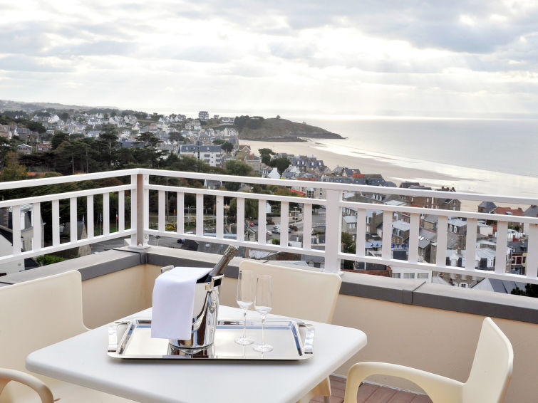 Search and Stay destination Pléneuf-Val-André, Bretagne - France from AU$ 261. Villas du Spa (PFE401)