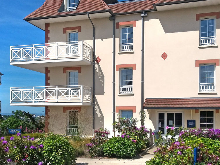 Search and Stay destination Pléneuf-Val-André, Bretagne - France from AU$ 203. Villas du Spa (PFE402)