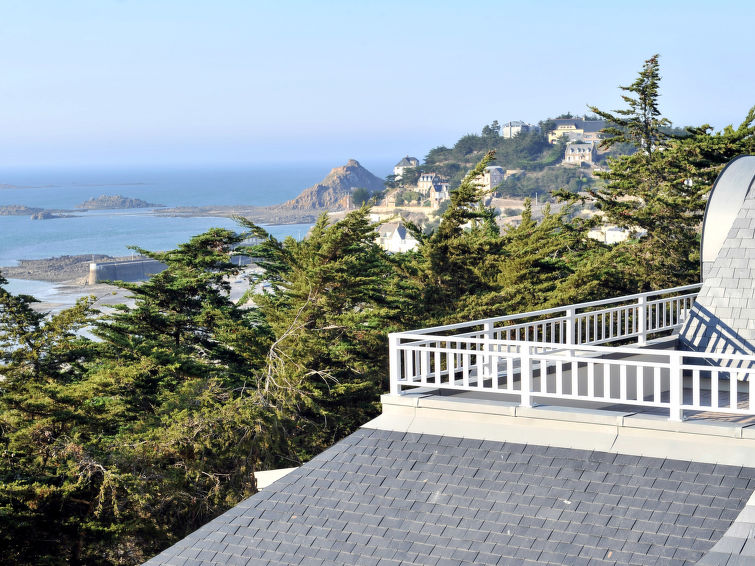 Search and Stay destination Pléneuf-Val-André, Bretagne - France from AU$ 203. Villas du Spa (PFE402)
