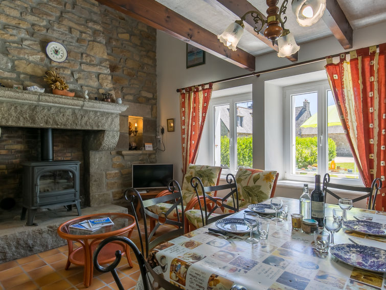 Search and Stay destination Sizun, Bretagne - France from AU$ 109. Blaue Hortensie