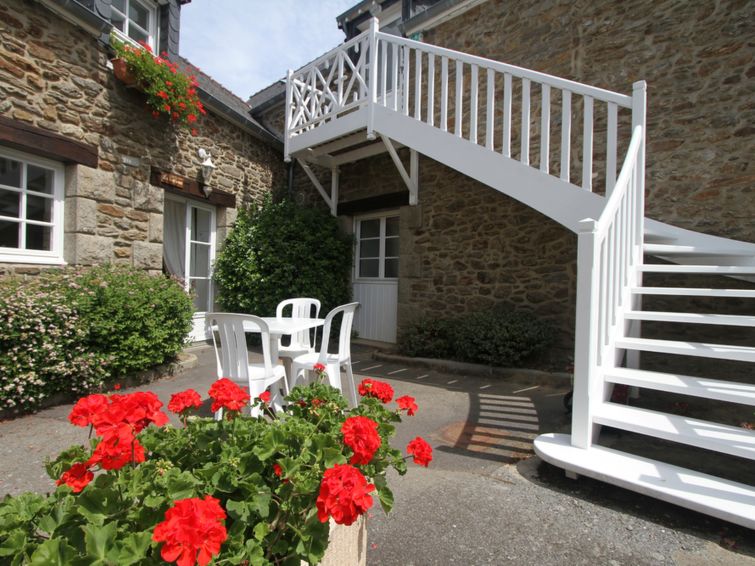 Search and Stay destination Saint-Jouan-des-Guérets, Bretagne - France from AU$ 497. La Malouinière des Longchamps