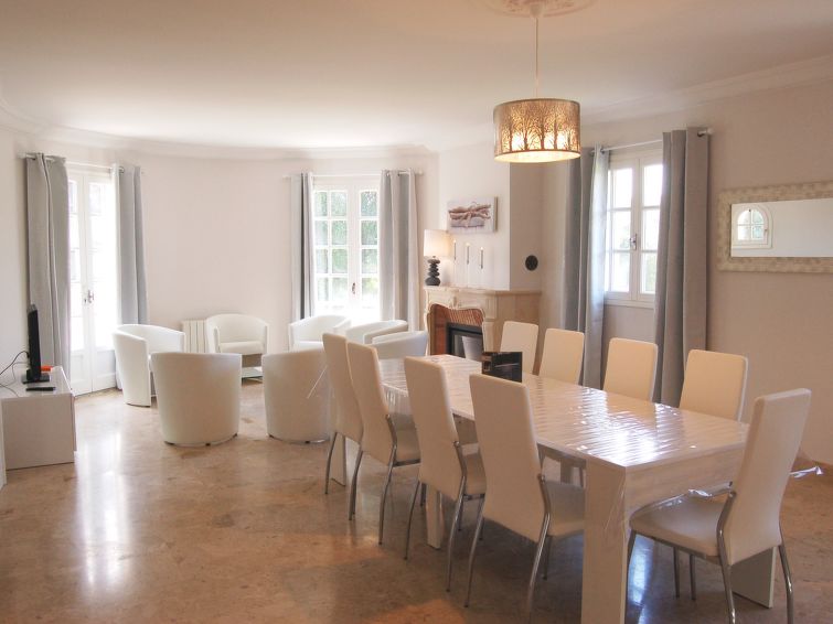 Search and Stay destination Saint-Jouan-des-Guérets, Bretagne - France from AU$ 1,296. La Malouinière des Longchamps