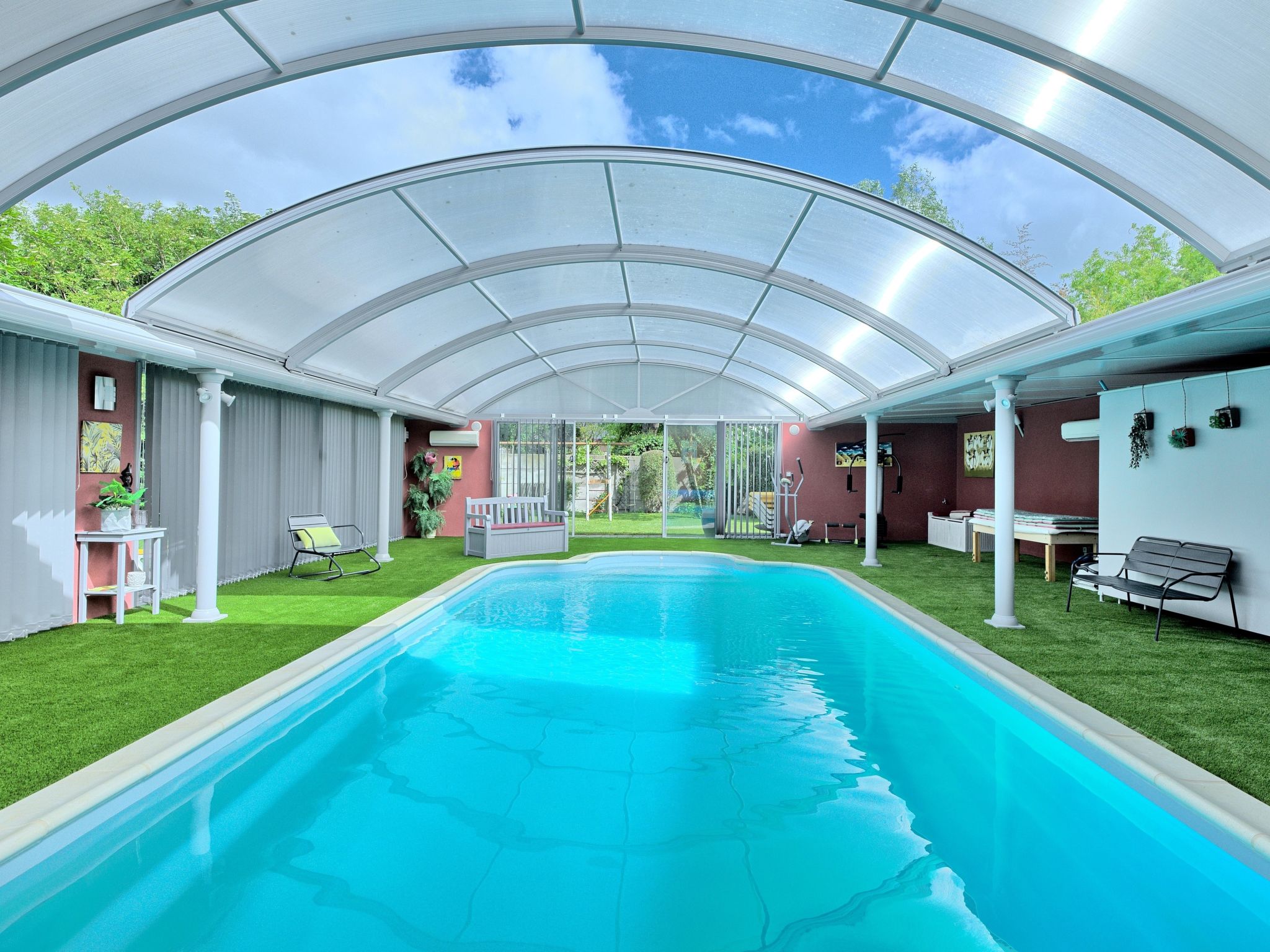 "La belle étape", huis 4-kamers 130 m2 op 2 verdiepingen, op de bovenverdieping. Comfortabel en mooi ingericht: woonkamer met TV (Flatscreen TV). 1 kamer met Kleedkamer met 1 2-pers bed (160 cm, leng..