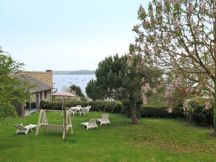 Search and Stay destination Saint-Suliac, Bretagne - France from AU$ 237. Bella Vista (SSC100)