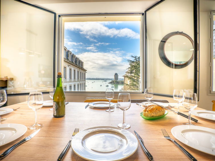 Search and Stay destination Saint-Malo, Bretagne - France from AU$ 603. Vue Solidor