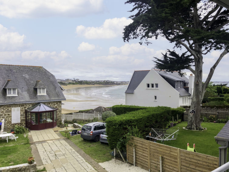 Search and Stay destination Saint-Malo, Bretagne - France from AU$ 217. Plein Soleil