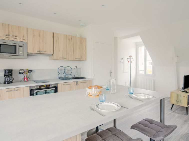 Search and Stay destination Saint-Malo, Bretagne - France from AU$ 217. Plein Soleil