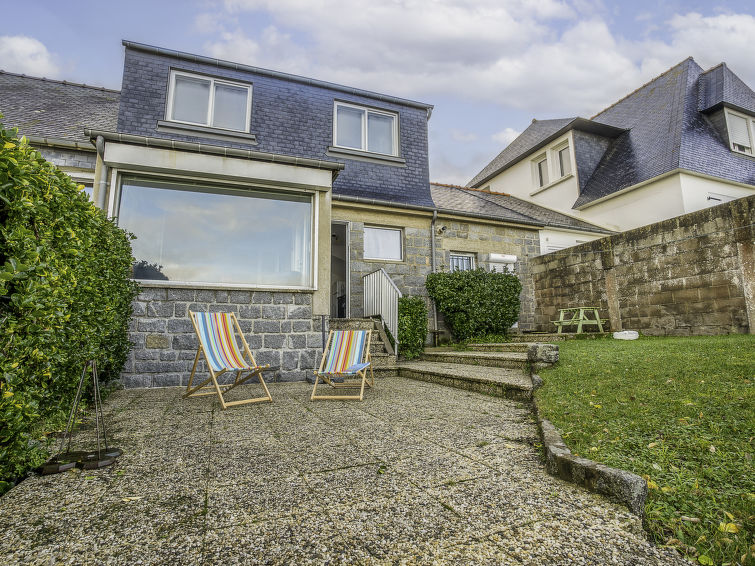 Search and Stay destination Saint-Malo, Bretagne - France from AU$ 723. La longue vue