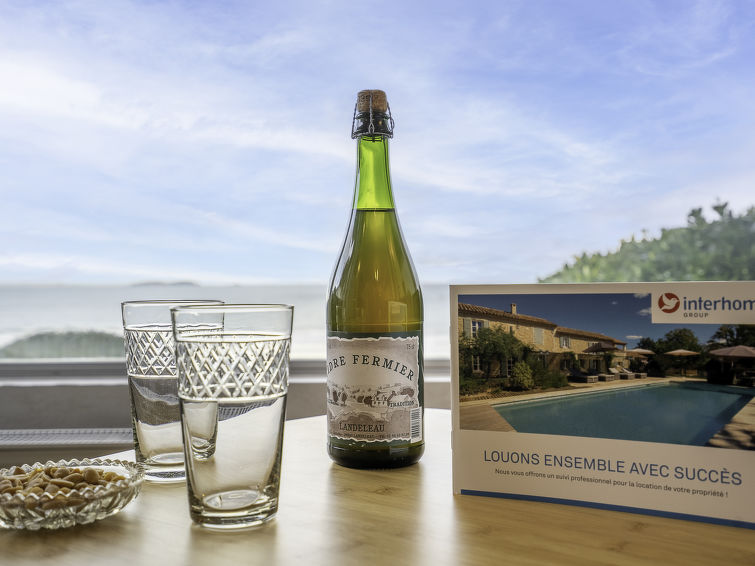 Search and Stay destination Saint-Malo, Bretagne - France from AU$ 723. La longue vue