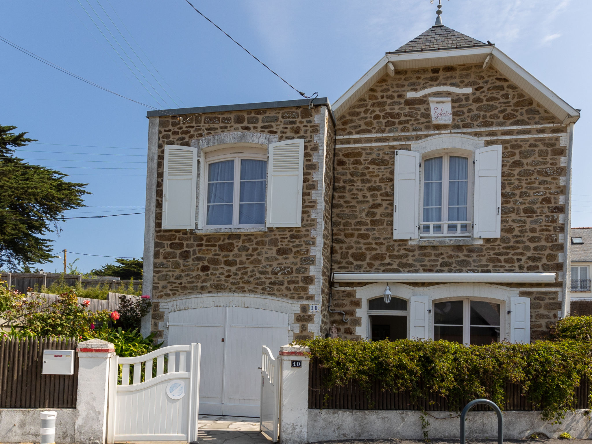 Photo of L'Eglantine