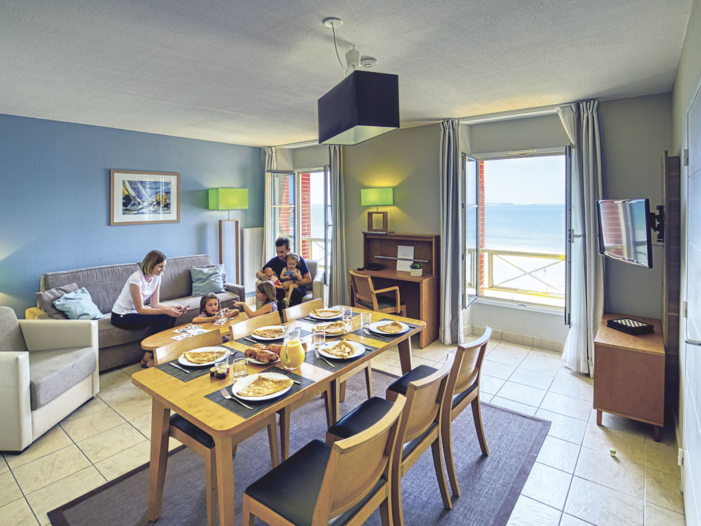 Reine Marine -T3 Face Mer — Kitchen / Dining Room