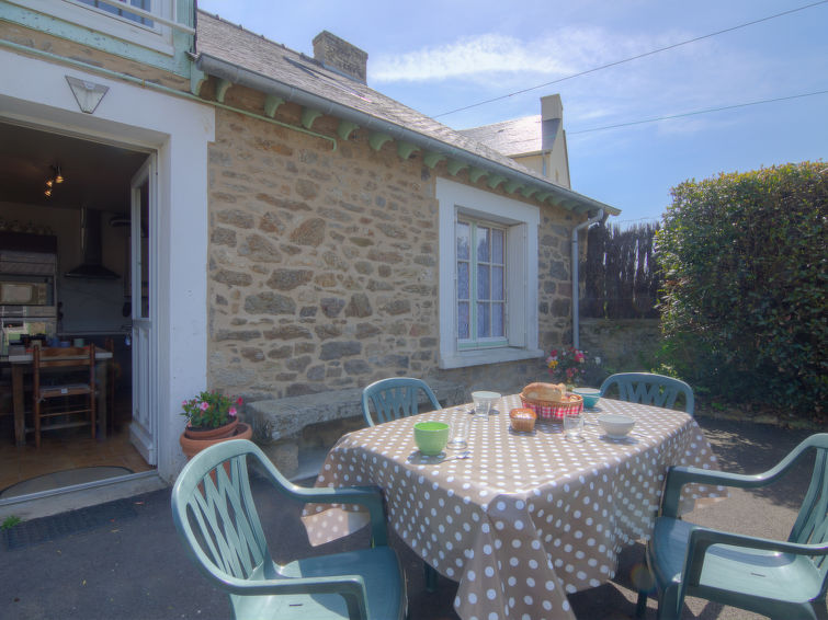 HOLIDAY HOUSE SAINT IDEUC