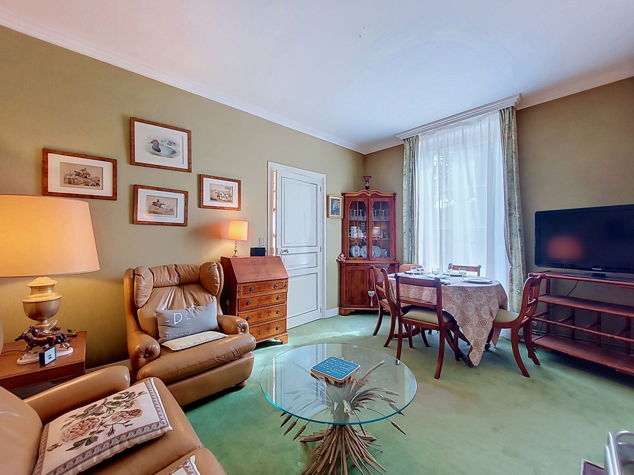 Saint Alexandre — Living Room (5 of 25)