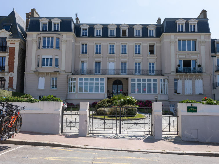 Search and Stay destination Dinard, Bretagne - France from AU$ 196. Wilson
