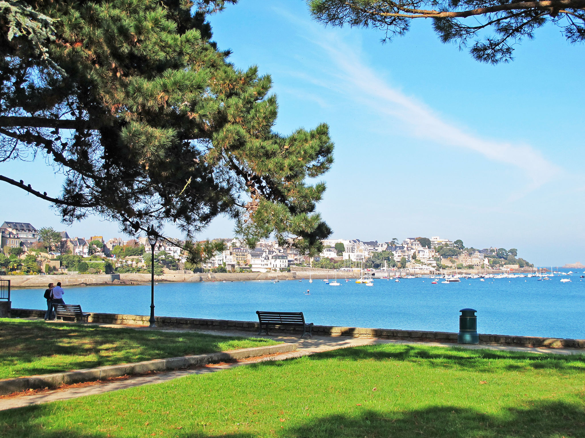 Le Caroline-Area
