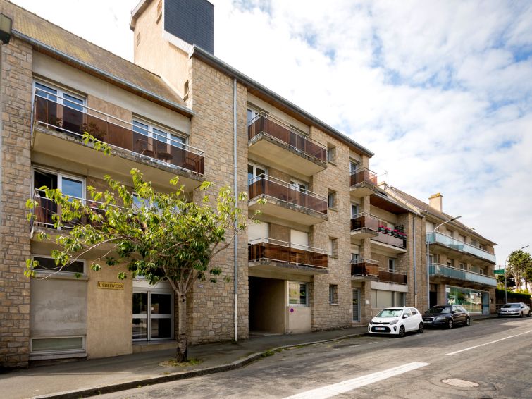 Search and Stay, undefined in undefined. Gallery position 1