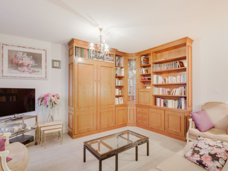 Search and Stay destination Dinard, Bretagne - France from AU$ 172. Le Hoche