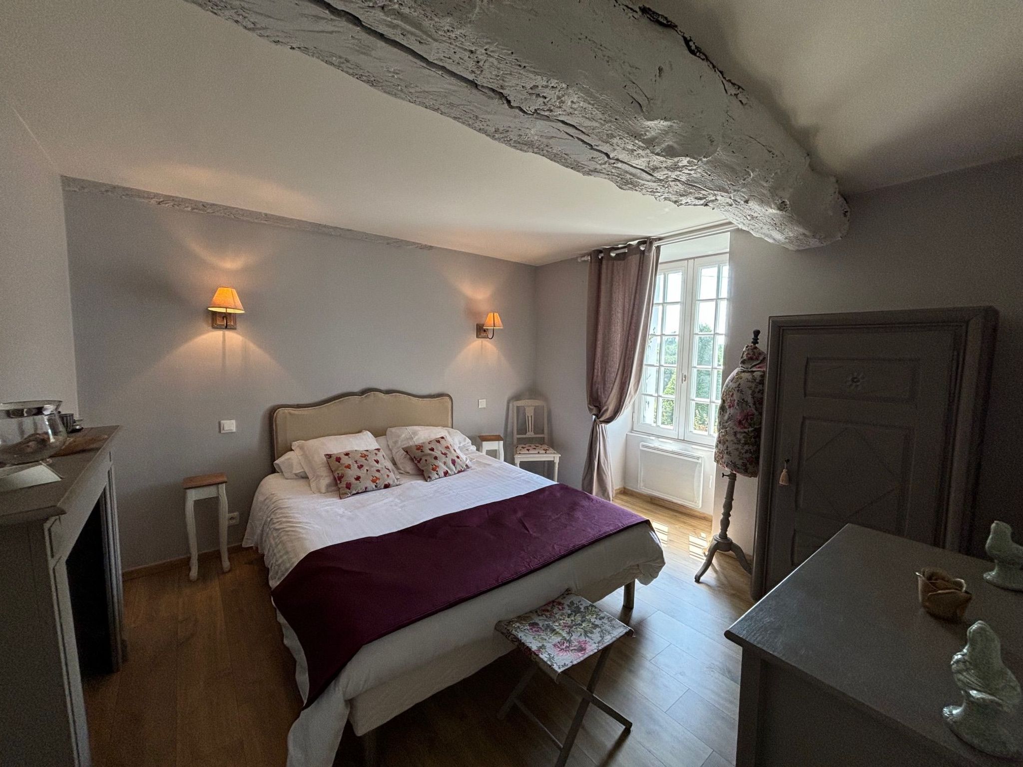 Manoir du Vaugarny in Saint-Étienne-en-Coglès — view 1 of 24