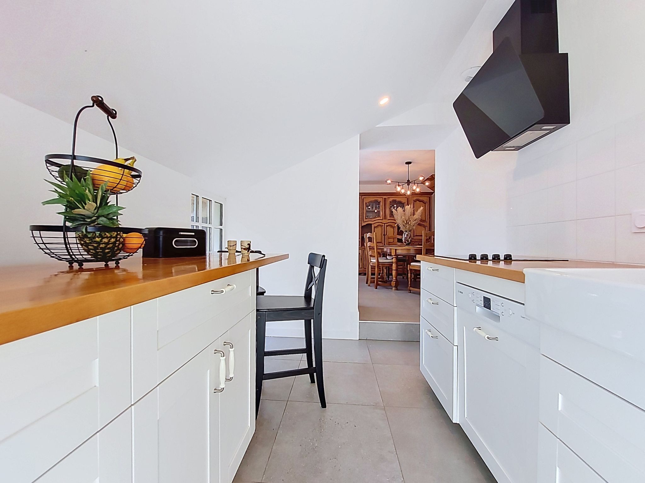 Maison Le petit Papeu – Cuisine et coin repas, photo 14 sur 44
