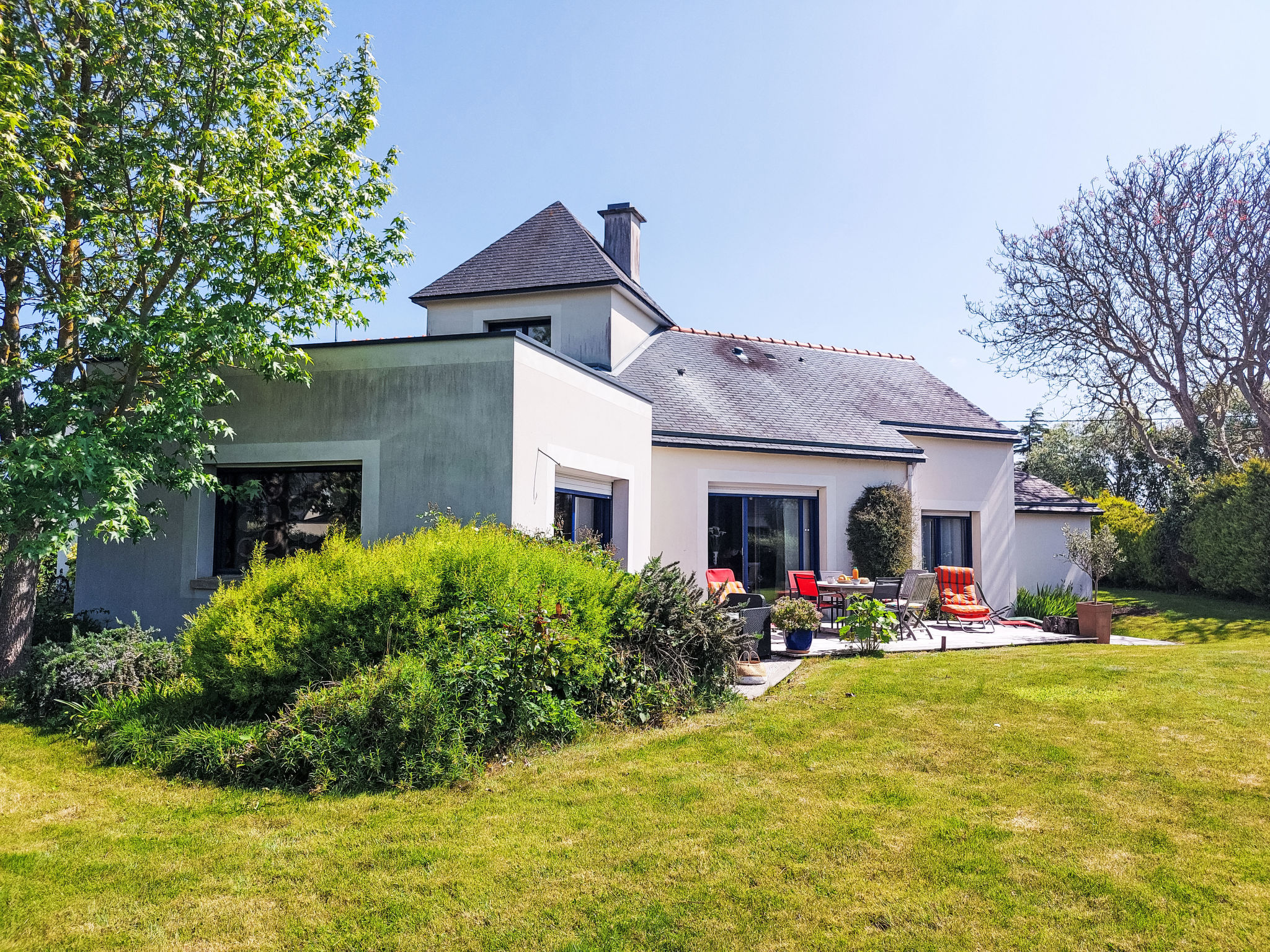 La Roche Blanche-Outside