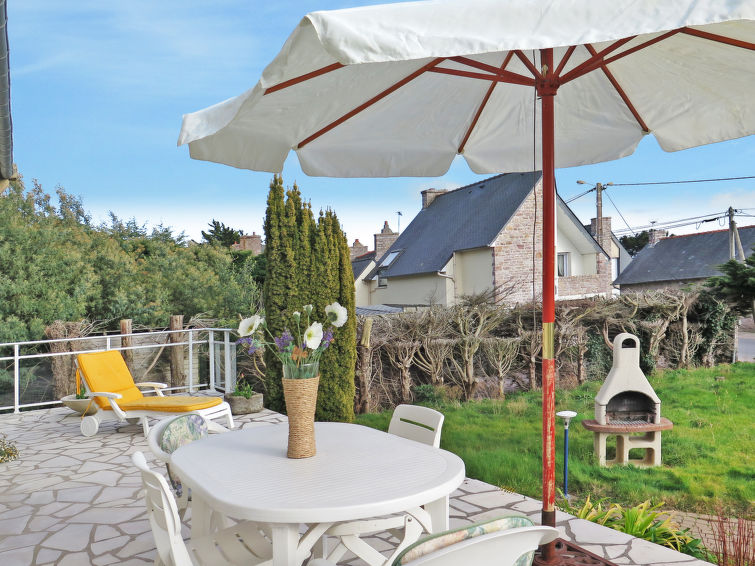 Search and Stay destination Erquy, Bretagne - France from AU$ 201. Etoile de Mer (EQY101)