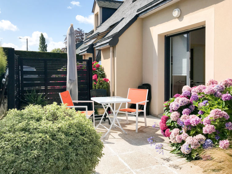 Search and Stay destination Lancieux, Bretagne - France from AU$ 105. Bleu Marine