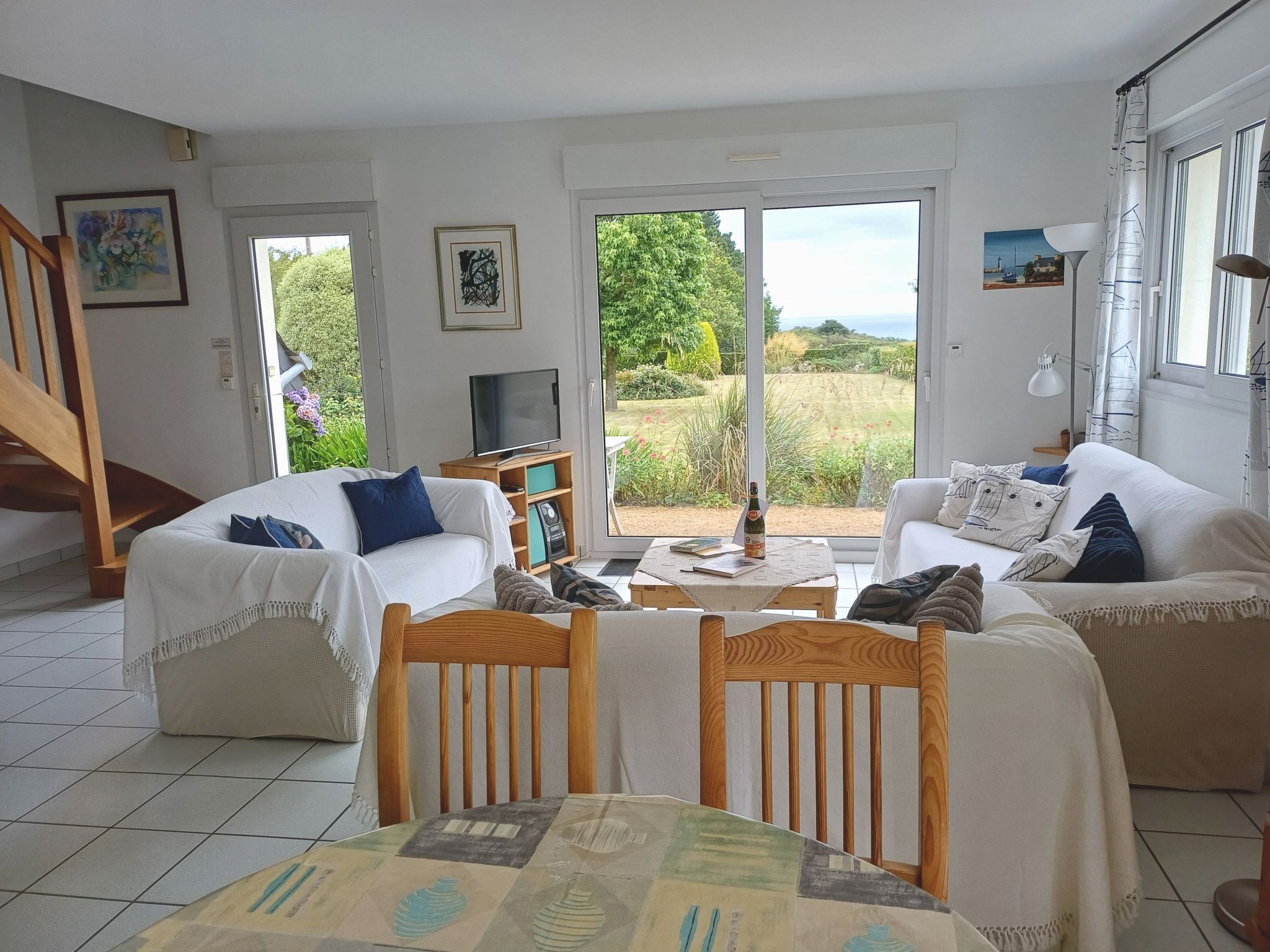 Komforthaus mit Traumgarten und Meerblick-Binnen