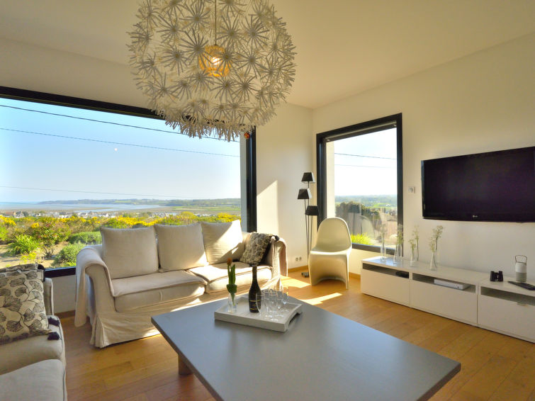 Search and Stay destination Langueux, Bretagne - France from AU$ 215. De La Baie (LUX100)