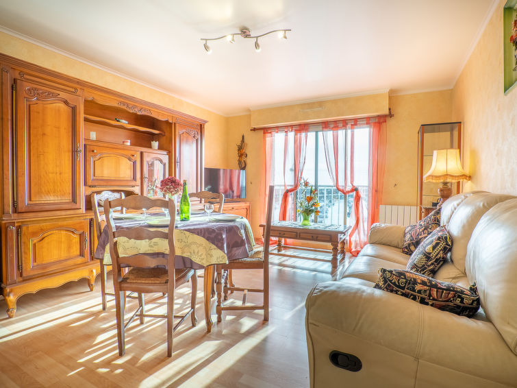 Search and Stay destination Binic-Étables-sur-Mer, Bretagne - France from AU$ 114. Le Surcouf