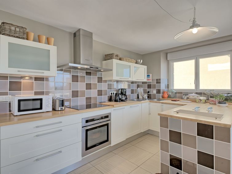 Search and Stay destination Binic-Étables-sur-Mer, Bretagne - France from AU$ 186. Les Embruns
