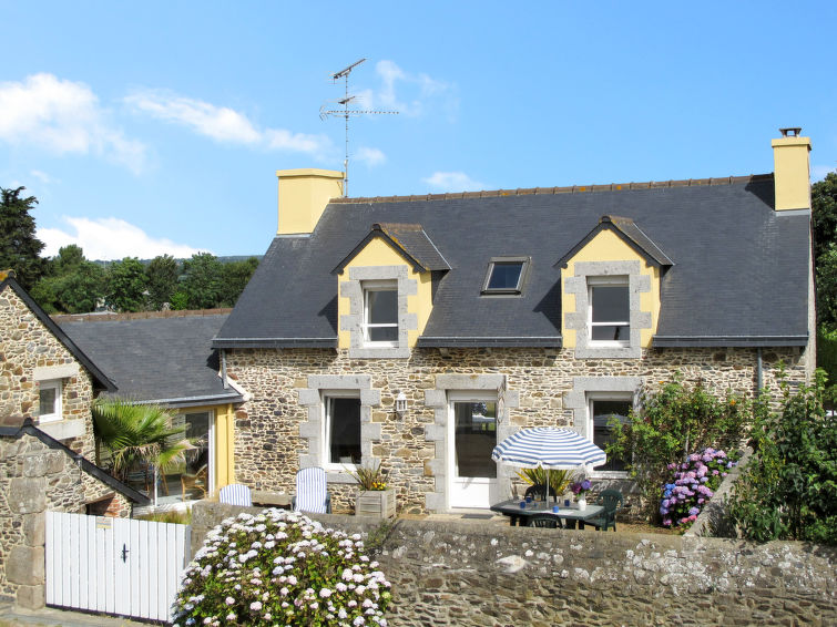 Search and Stay destination Pordic, Bretagne - France from AU$ 183. La Petite Maison (PDI102)