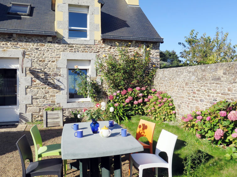 Search and Stay destination Pordic, Bretagne - France from AU$ 183. La Petite Maison (PDI102)