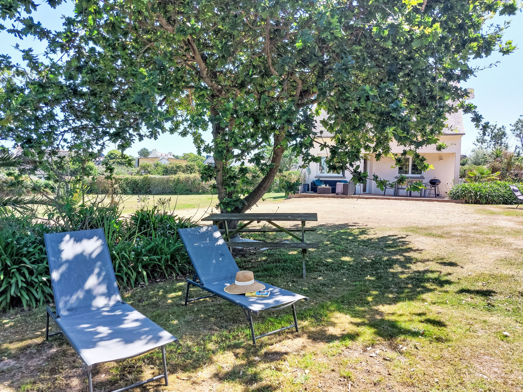 De la Plage-Outside